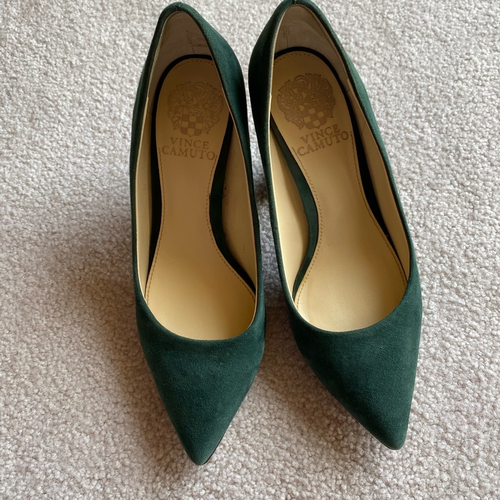 Vince Camuto Suede green block heel sz 37.5 (7.5-8) Excellent Used Condition